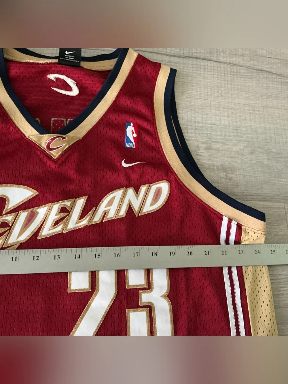 Nike Cleveland Cavaliers LeBron James #23 Swingman Jersey – XL – Wine & Gold